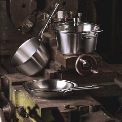 Poêle en inox brossé poignée fixe polie 1826